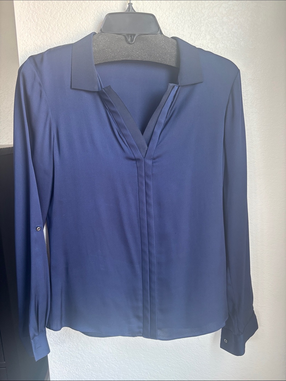 Elie Tahari Navy V-Neck Long Sleeve Blouse